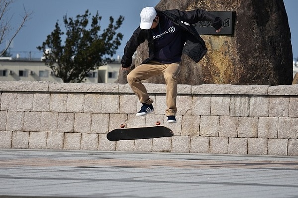 Learn easy beginner skateboard tricks